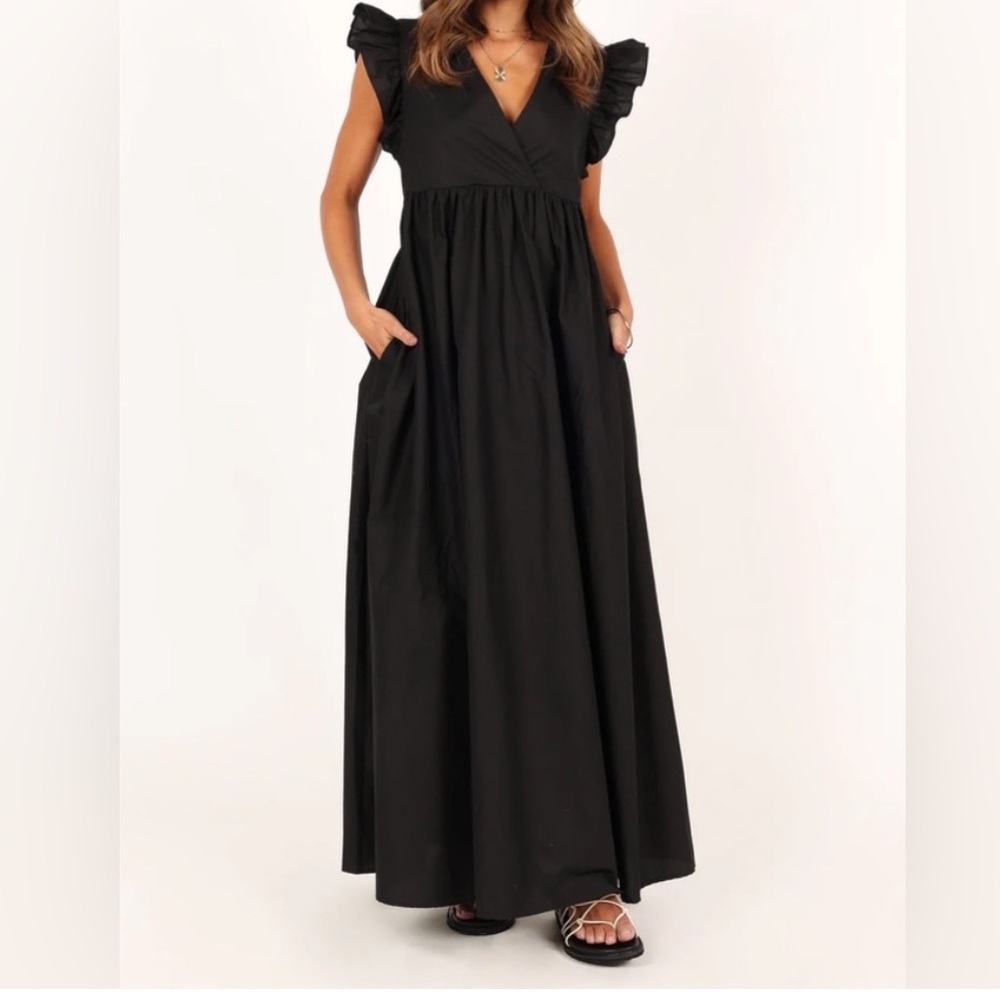 Scout Frill shoulder maxi dress. Size M. Color black.